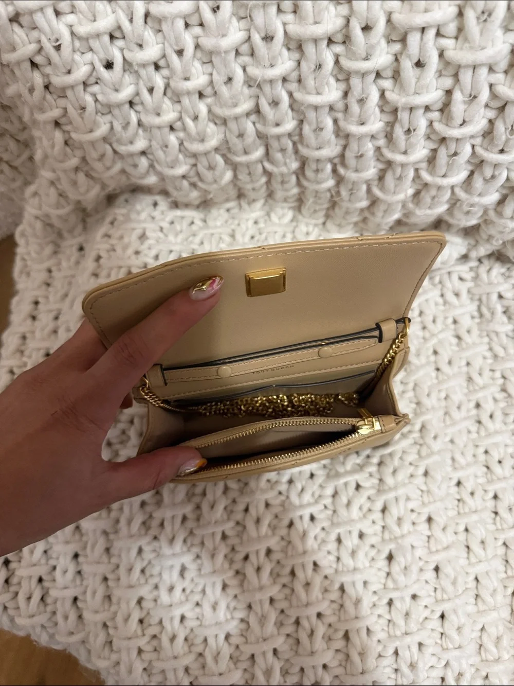 Tory Burch Beige Quilted Mini Top-Handle Bag with Gold Logo - Picture 3 of 3